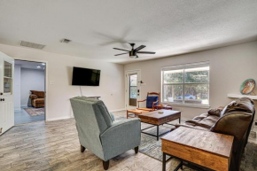 Granbury Cottage, Steps to Lake and Dock!